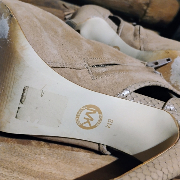 Michael Kors Light Beige Heels with  Open-Toe Design - Picture 9 of 9